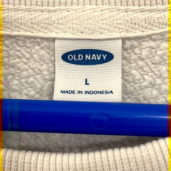 Old Navy white sweatshirt with deep colored rainbow. Size L. Excellent condition - Picture 4 of 5